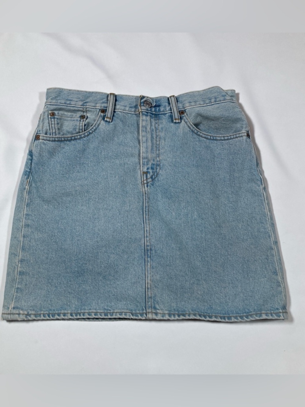Levi’s Light Wash Icon Denim Mini Skirt Size W27 #festival #western #concert